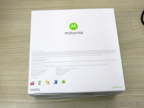 Motorola Moto X Play de 32GB em sua embalagem