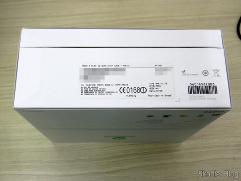 Motorola Moto X Play de 32GB em sua embalagem