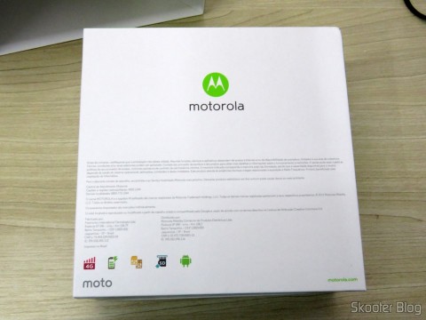 Motorola Moto X Play de 32GB em sua embalagem