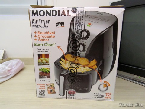 Fritadeira Elétrica Mondial Air Fryer Preto, em sua embalagem