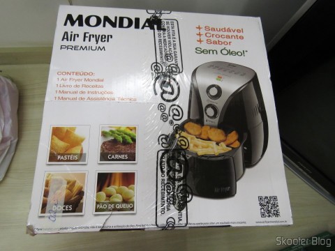Fritadeira Elétrica Mondial Air Fryer Preto, em sua embalagem
