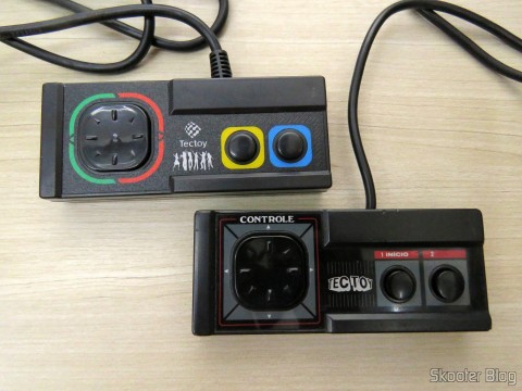 Controles para Master System - Tec Toy - Originais Novos 12 Controle do DVD Player Karaokê Dance Machine DVT-F800 da Tec Toy, 100% compatível com o Master System clássico, ao lado do controle original clássico do Master System