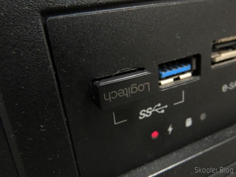 Receptor Pico Unifying Logitech, conectado em porta USB
