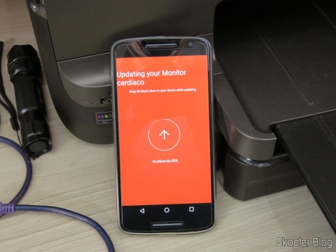MiFit atualziando o monitor cardíaco da Pulseira Inteligente Xiaomi Mi Band 1S