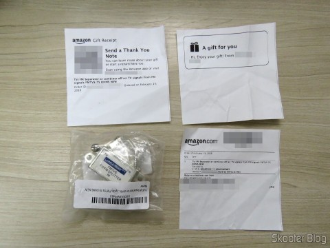 Separador ou Combinador de TV e FM 75 Ohms Cabletronix FMTVS, em sua embalagem e papelada da Amazon