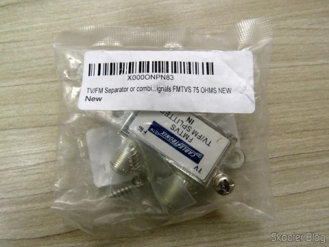 Separador ou Combinador de TV e FM 75 Ohms Cabletronix FMTVS, em sua embalagem