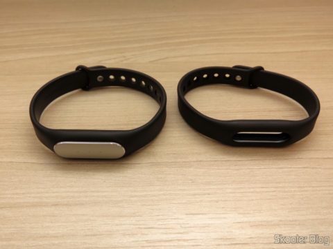 Pulseira de Reposição para Mi Band - Xiaomi Genuína, ao lado da pulseira que acompanha a Mi Band 1S