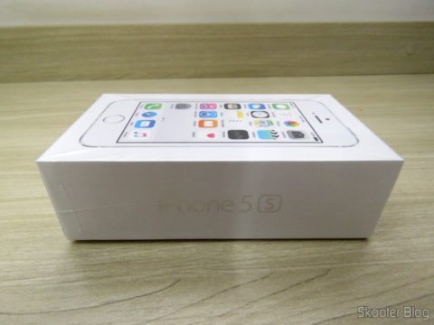 iPhone 5S 32GB Prata Tela 4" IOS 8 4G Câmera 8MP, em sua embalagem