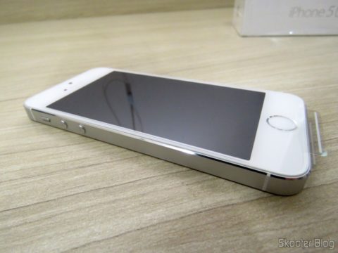 iPhone 5S 32GB Prata Tela 4" IOS 8 4G Câmera 8MP