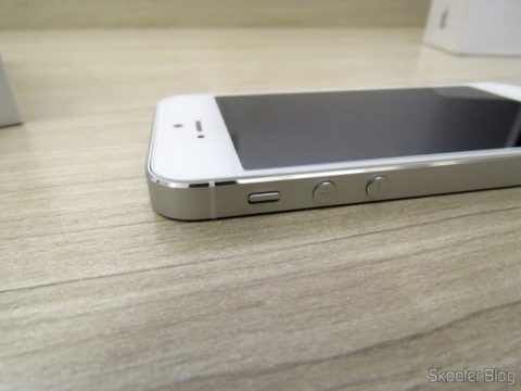 iPhone 5S 32GB Prata Tela 4" IOS 8 4G Câmera 8MP