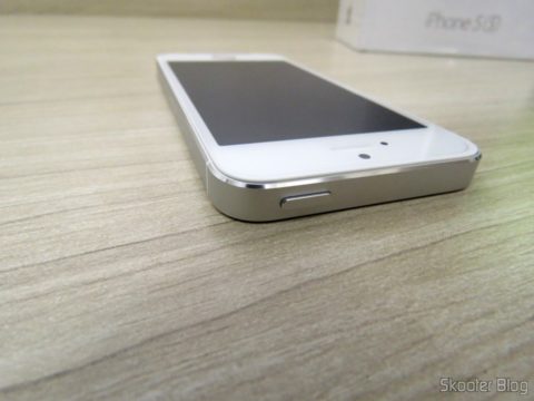 iPhone 5S 32GB Prata Tela 4" IOS 8 4G Câmera 8MP