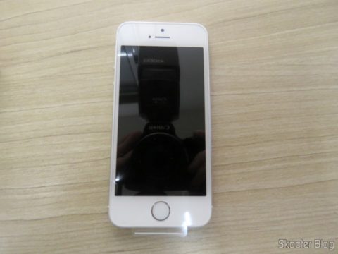 iPhone 5S 32GB Prata Tela 4" IOS 8 4G Câmera 8MP