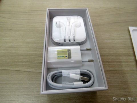 Fone de ouvido do iPhone 5S 32GB Prata Tela 4" IOS 8 4G Câmera 8MP