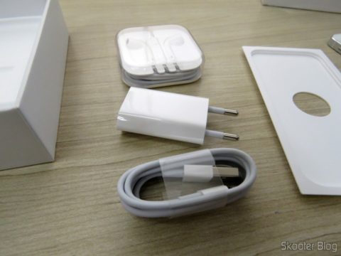 Acessórios do iPhone 5S 32GB Prata Tela 4" IOS 8 4G Câmera 8MP