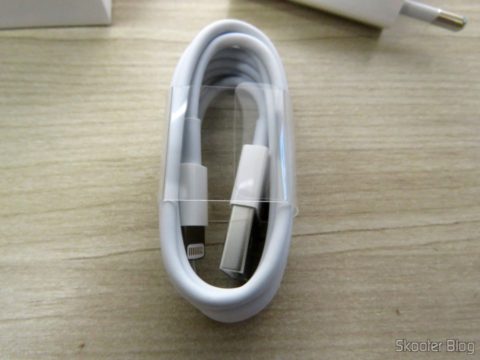Cabo do iPhone 5S 32GB Prata Tela 4" IOS 8 4G Câmera 8MP