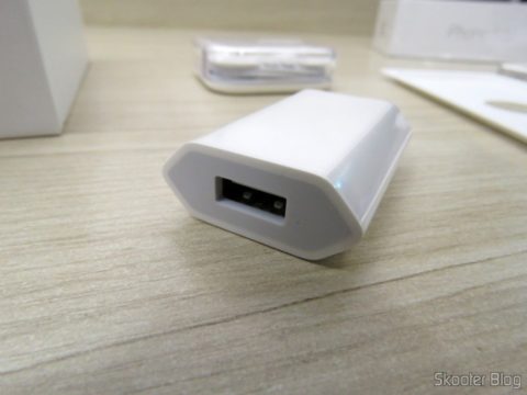 Carregador do iPhone 5S 32GB Prata Tela 4" IOS 8 4G Câmera 8MP