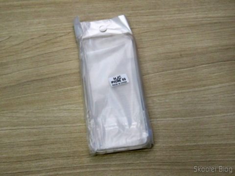 Kit Capa e Película de Vidro para iPhone 5S em sua embalagem