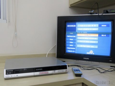 Gravador de DVD de Mesa Panasonic DMR-ES10 ligado à TV