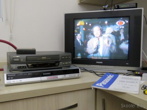 Gravador de DVD de Mesa Panasonic DMR-ES10 como TBC 7 Video Cassete Gradiente GSV-860HF reproduzindo fita VHS e usando Gravador de DVD de Mesa Panasonic DMR-ES10 como TBC