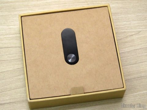 Pulseira Inteligente Xiaomi Mi Band 2 em sua embalagem
