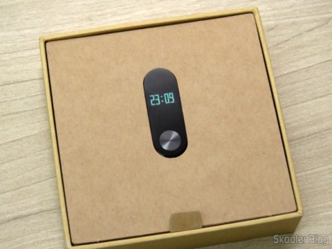 Pulseira Inteligente Xiaomi Mi Band 2 em sua embalagem