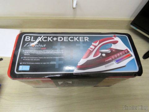 Ferro a Vapor Black & Decker AJ3000V com Ceramic Gliss, em sua embalagem