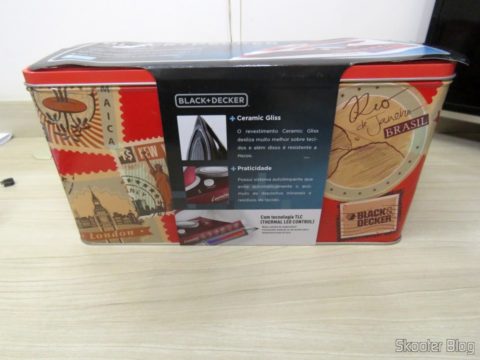 Ferro a Vapor Black & Decker AJ3000V com Ceramic Gliss, em sua embalagem