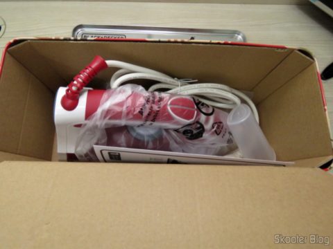 Abrindo a embalagem do Ferro a Vapor Black & Decker AJ3000V com Ceramic Gliss