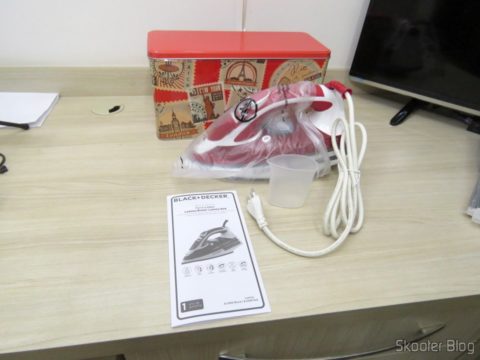 Ferro a Vapor Black & Decker AJ3000V com Ceramic Gliss