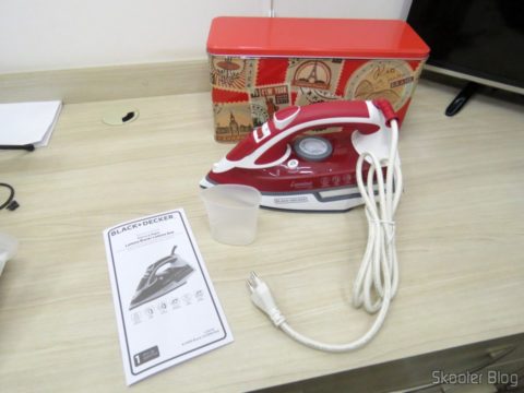 Ferro a Vapor Black & Decker AJ3000V com Ceramic Gliss