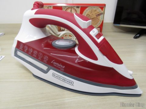 Ferro a Vapor Black & Decker AJ3000V com Ceramic Gliss