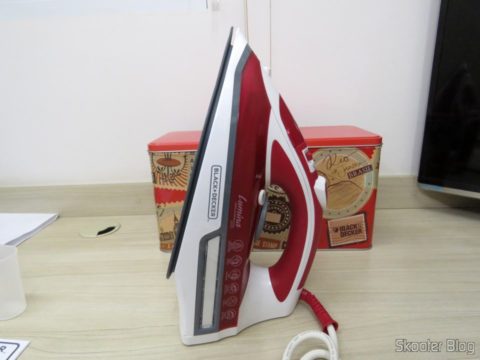 Ferro a Vapor Black & Decker AJ3000V com Ceramic Gliss