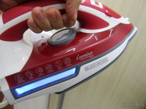 LED que indica temperatura no Ferro a Vapor Black & Decker AJ3000V com Ceramic Gliss