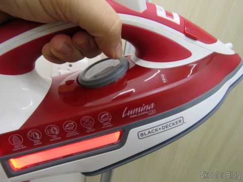 LED que indica temperatura no Ferro a Vapor Black & Decker AJ3000V com Ceramic Gliss