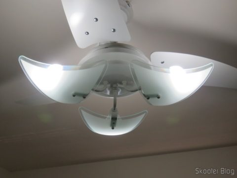 As 3 Lâmpadas Ourolux Superled Ouro 60 6W instaladas no Ventilador de Teto Arge Majestic Lumina