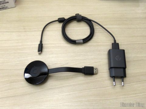 Chromecast 2, cabo USB e fonte de alimentação