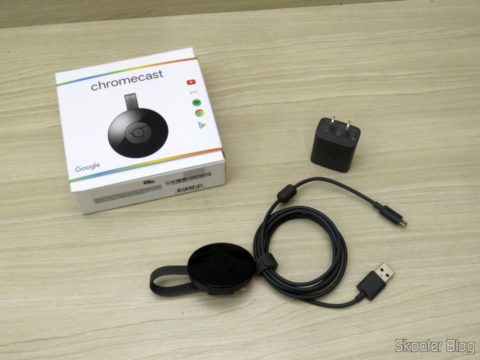 Chromecast 2 e seus acessórios, fonte no padrão norte-americano
