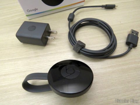 Chromecast 2 e seus acessórios, fonte no padrão norte-americano