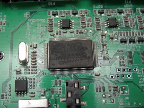 CIs raspados no Decodificador e Extrator de Áudio HDMI para HDMI, SPDIF e Analógico 5.1