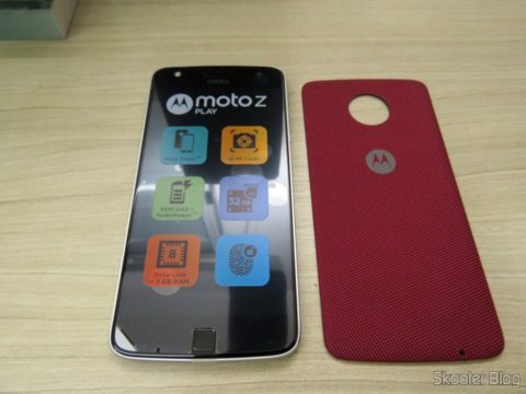 Smartphone Motorola Moto Z Play e a snap style shell que o acompanha