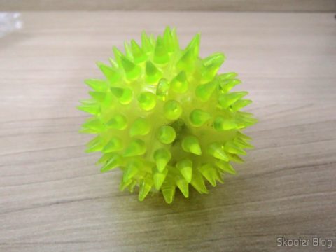 Bolinha de Borracha para Cães e Gatos com Apito e LEDs