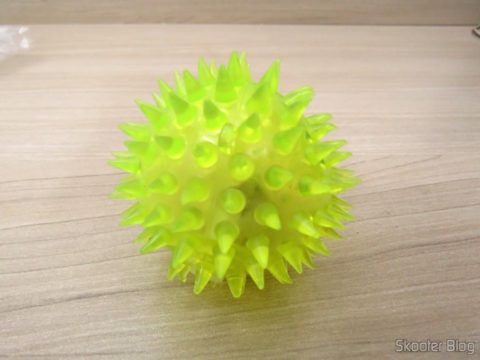 Bolinha de Borracha para Cães e Gatos com Apito e LEDs