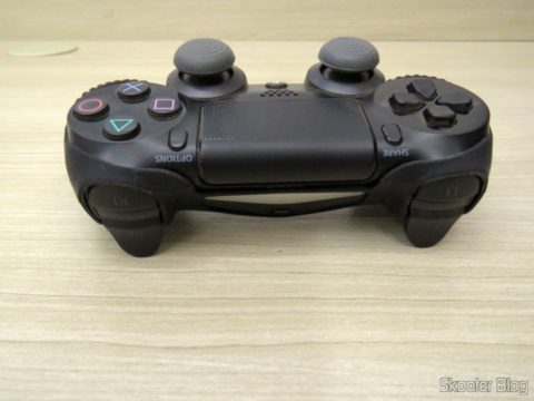Dualshock 4 com a segunda Capa de Silicone com Alça para Dualshock 4 – PS4
