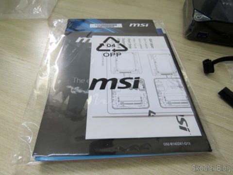 Manuais e folhetos que acompanham o MSI Cubi 2