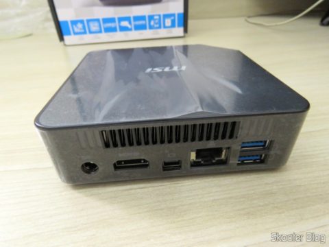 Face Traseira do MSI Cubi 2