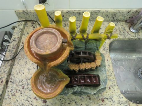 A Fonte de Decoração, com a nova roda d'água instalada e em funcionamento