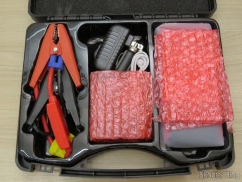 Maleta com o Mini Powerbank com Jump Starter para Carro e Moto e seus acessórios