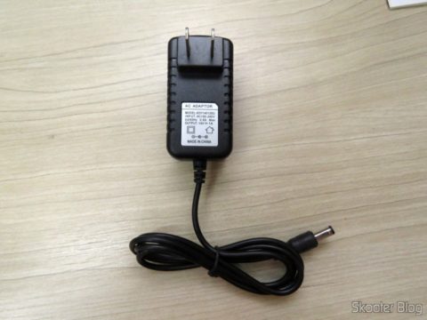 Fonte de Alimentação para recarregar o Mini Powerbank em tomadas comuns de corrente alternada