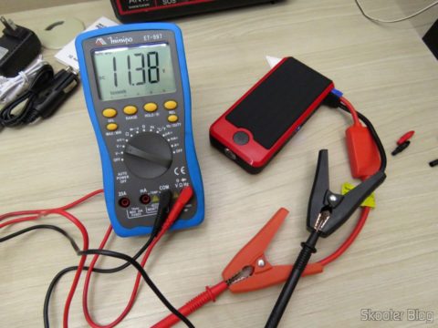 Tensão medida nos cabos de conexão com bateria do Mini Powerbank