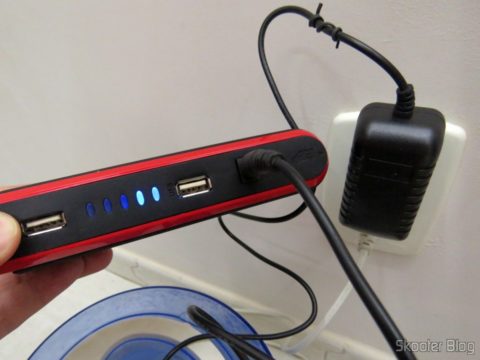 Carregando o Mini Powerbank em uma tomada 127V